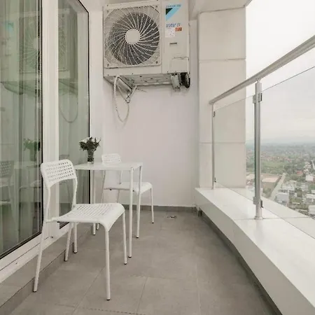 Sky View דירה